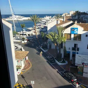 https://marina-puerto-banus.1costadelsol.com
