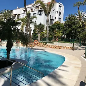 Puerto Banus. Urb Jardines Del Puerto. For Up To 6 Apartamento